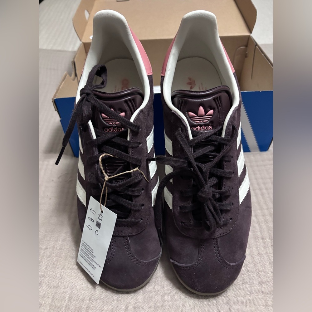 Adidas Gazelle Suede Sneakers - Brown w White & Pink accents. NEW w TAGS in BOX - Picture 2 of 3
